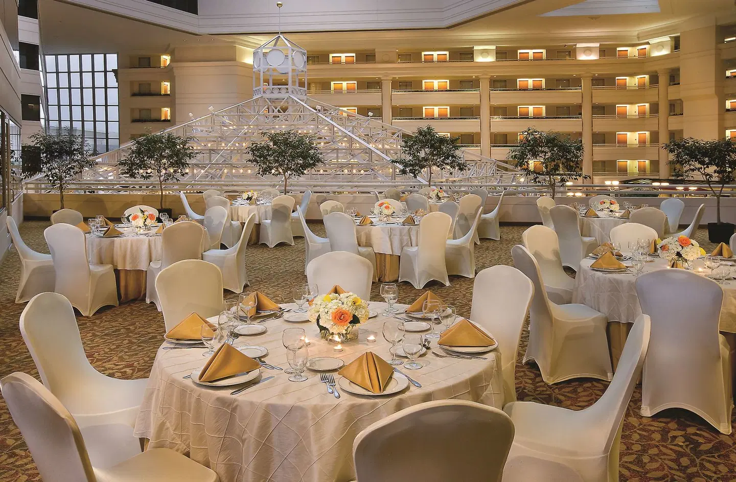 Embassy Suites by Hilton Washington D.C. - at the Chevy Chase Pavilion Restaurant