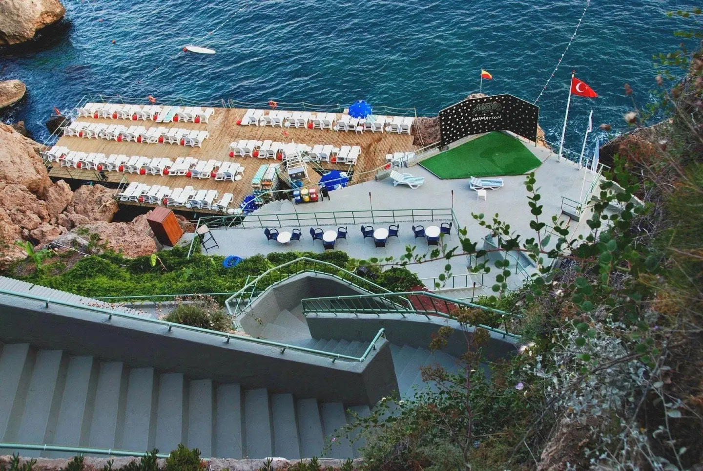 Adonis Hotel EXTERIOR