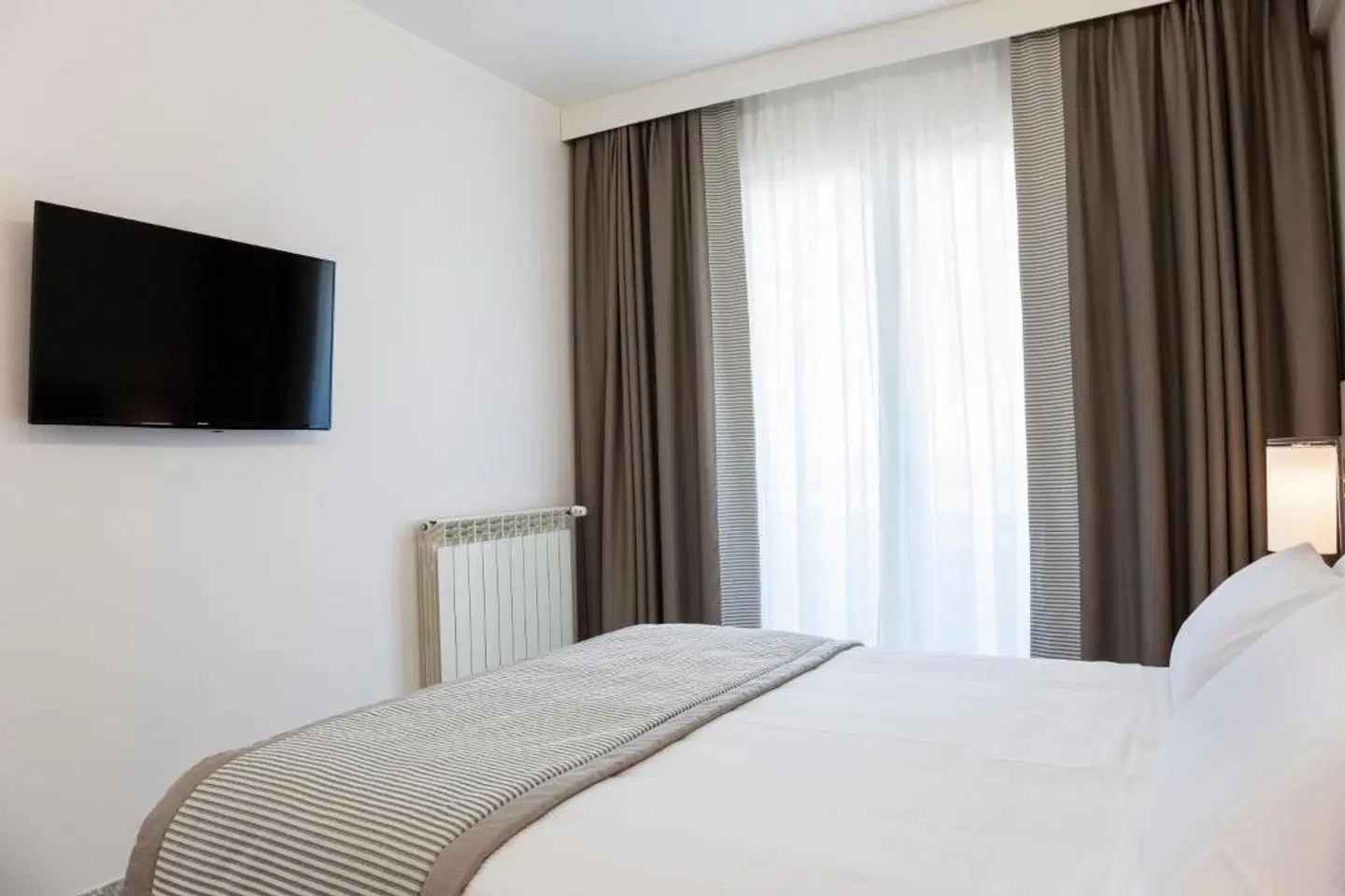Mistral ROOM_EXAMPLE