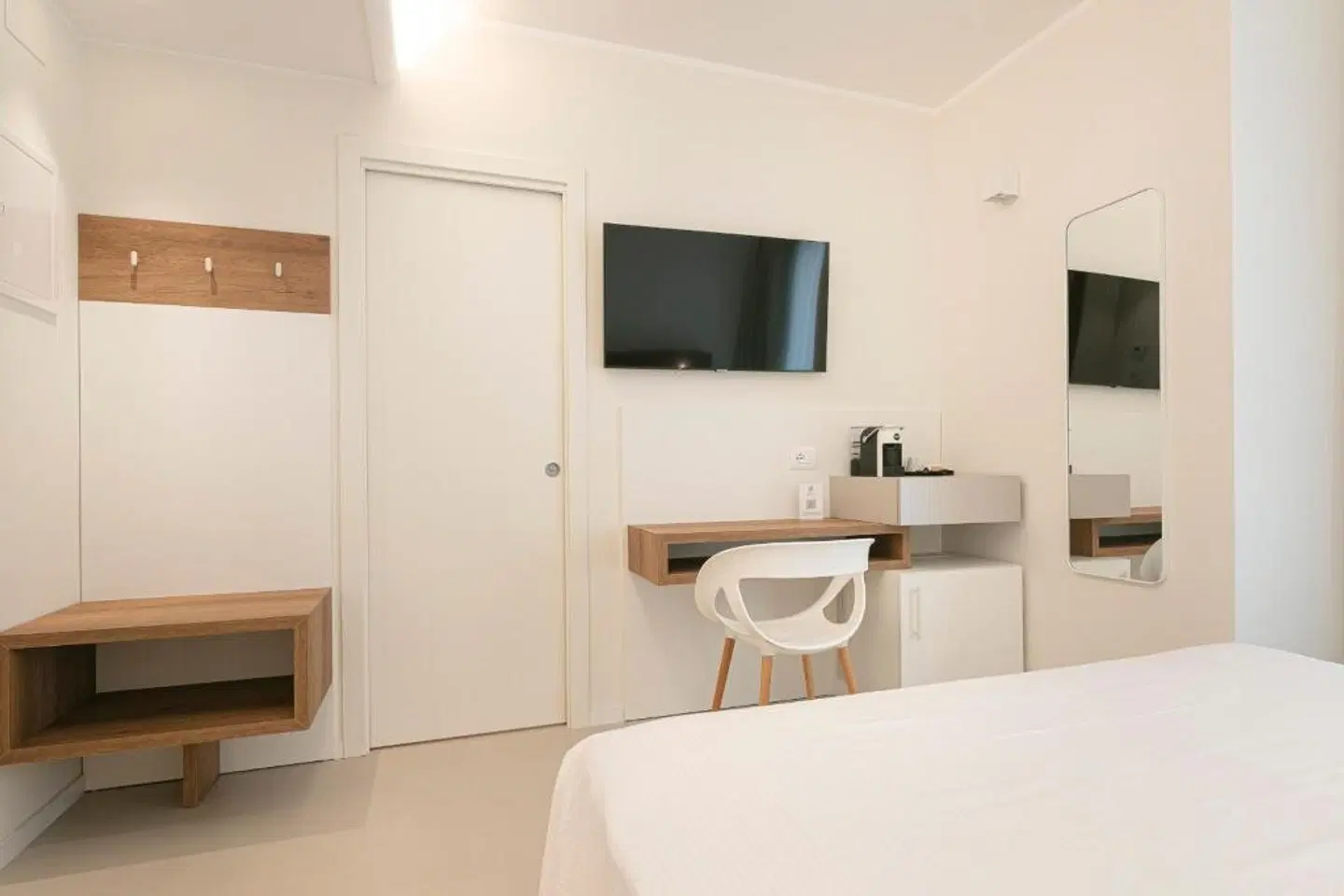 Mistral ROOM_EXAMPLE