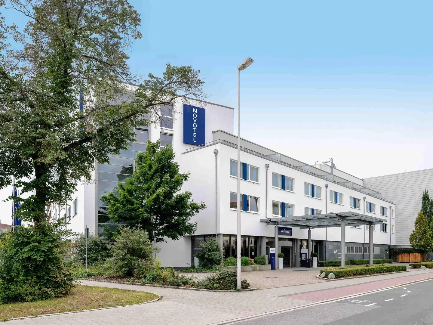 Novotel Erlangen Hotel EXTERIOR