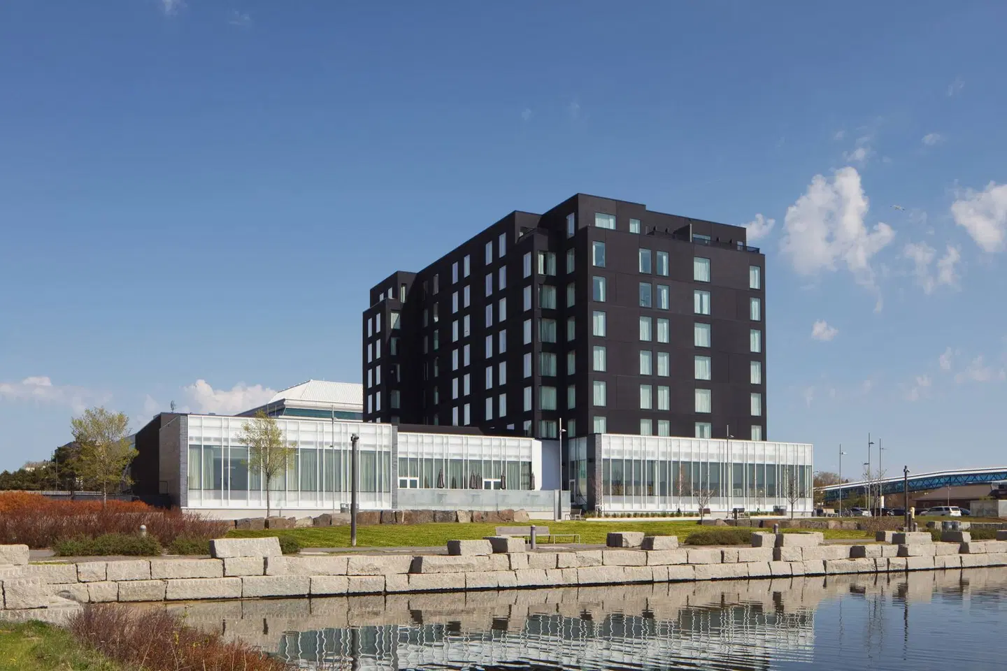 Delta Hotels by Marriott Thunder Bay EXTERIOR