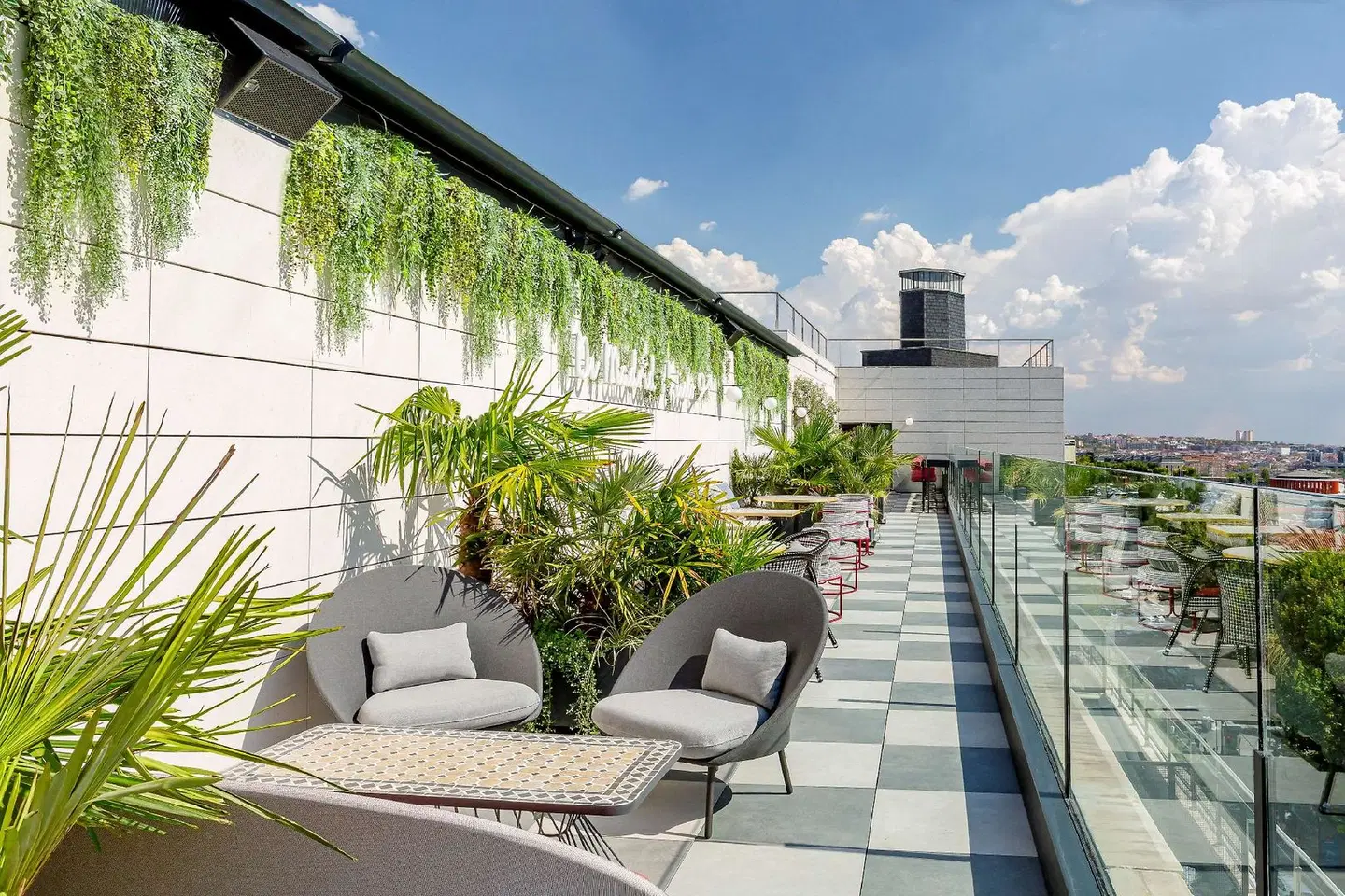 Radisson RED Madrid Terrasse