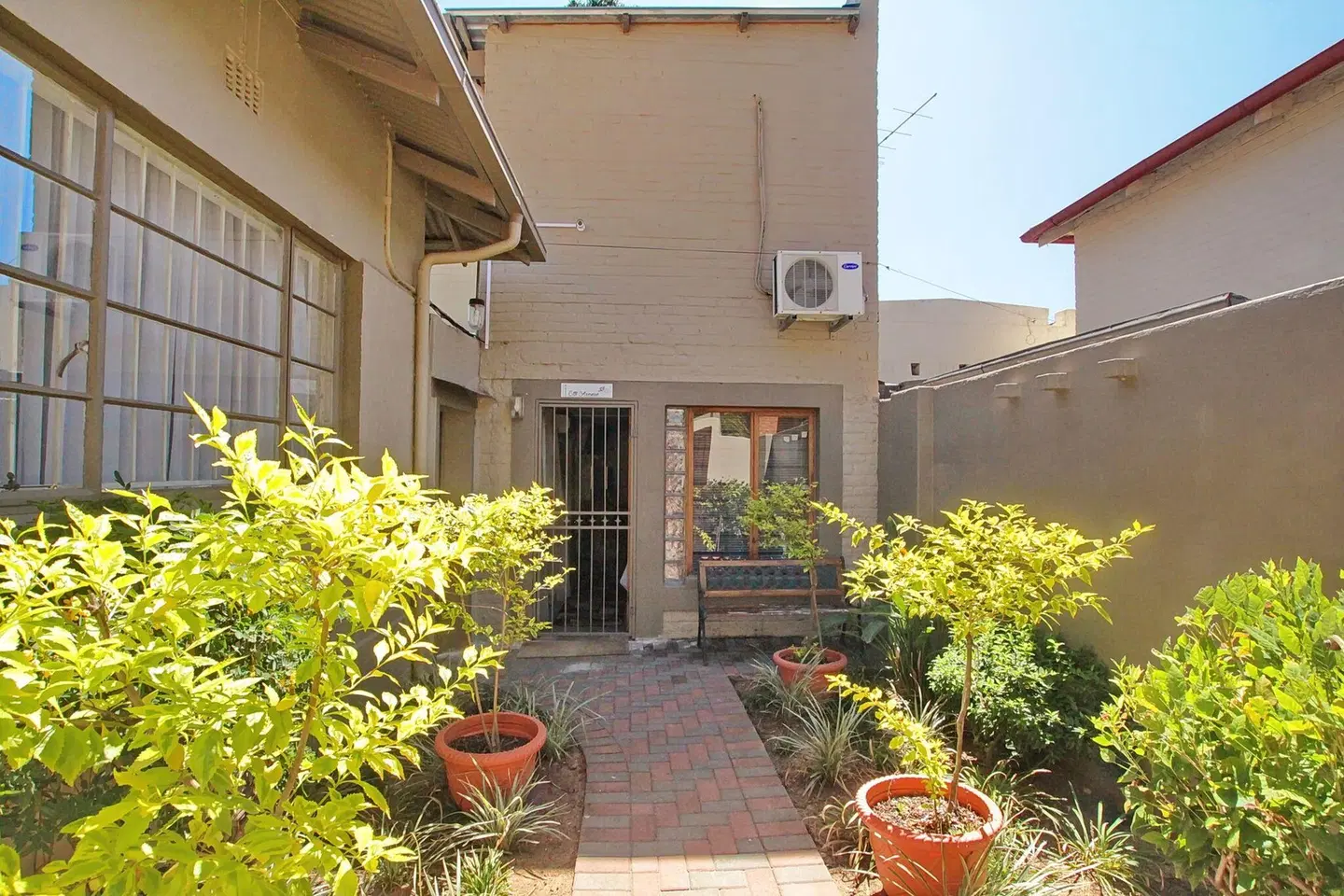 33 on First Guesthouse EXTERIOR