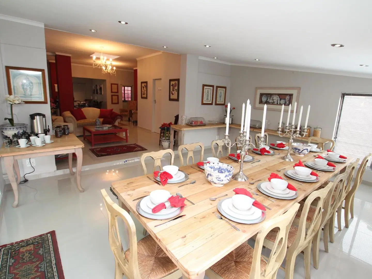33 on First Guesthouse Restaurant
