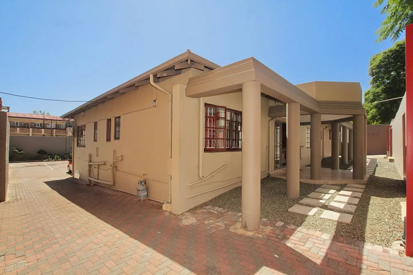33 on First Guesthouse EXTERIOR