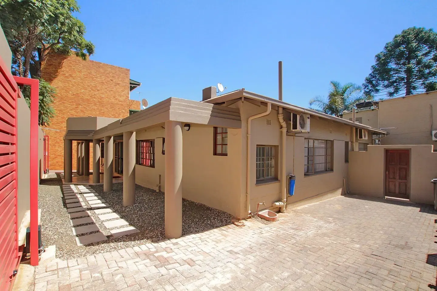 33 on First Guesthouse EXTERIOR