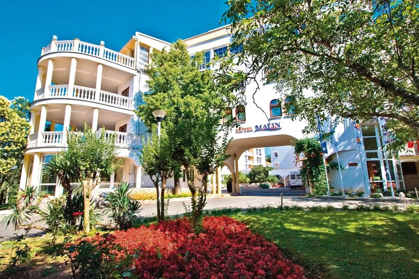 Malin EXTERIOR