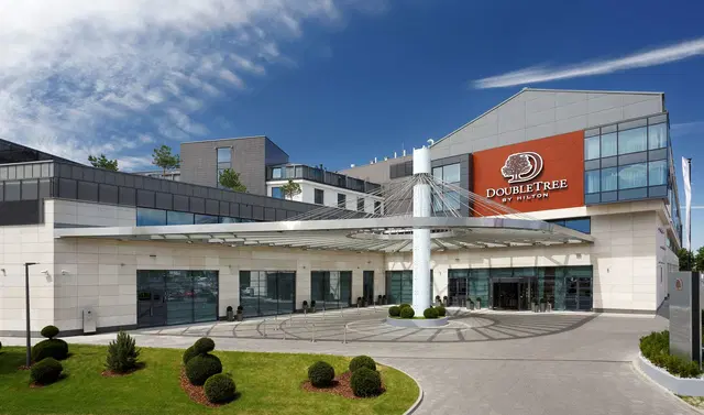 DoubleTree by Hilton Hotel & Conference Centre Warsaw EXTERIOR