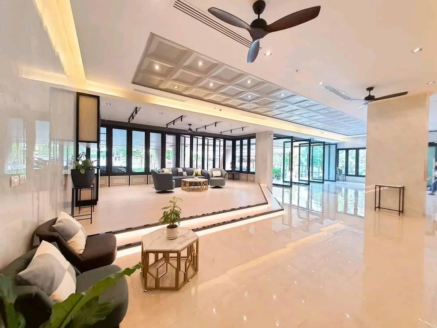 Lewit Hotel Pattaya, a member of Radisson Individuals LOUNGE_LOBBY