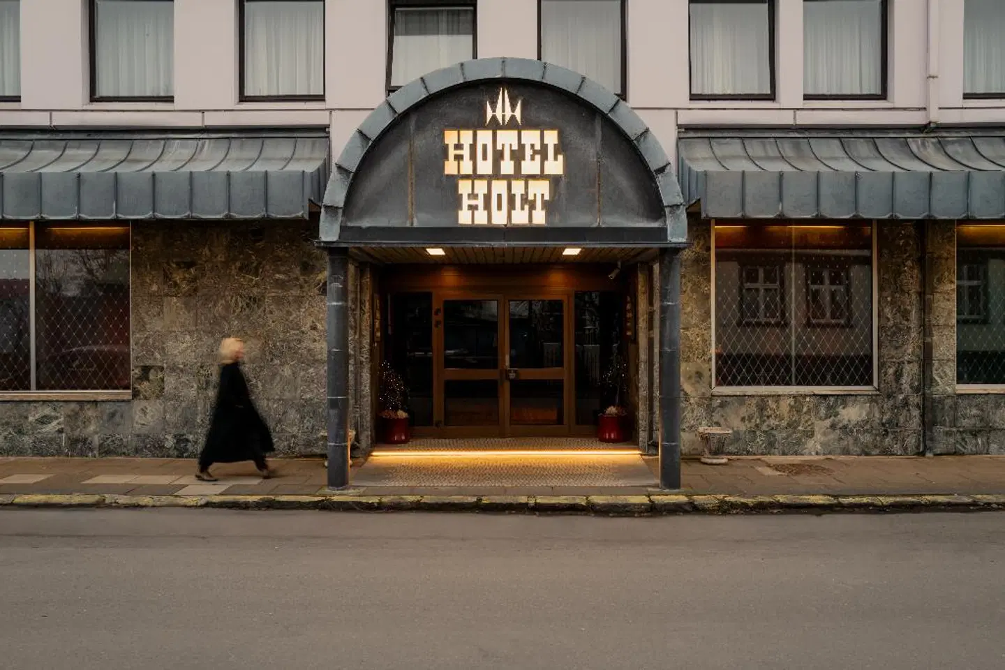 Holt EXTERIOR