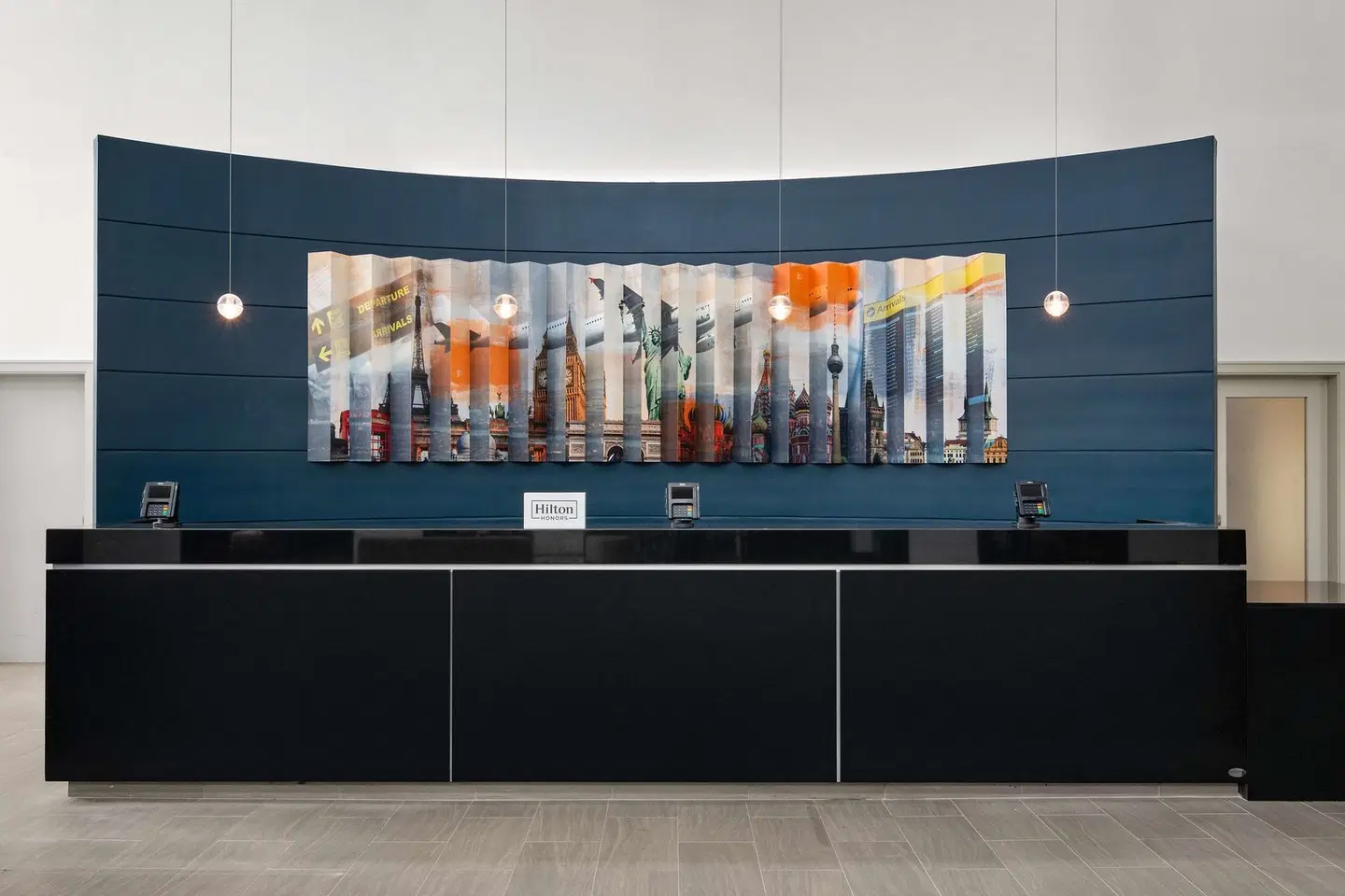 Embassy Suites by Hilton Newark Airport Bar
