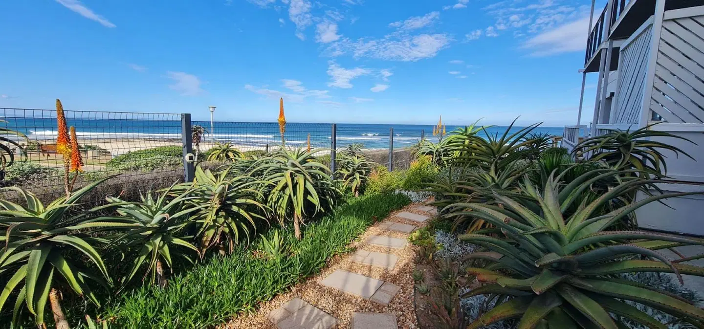 On the Beach Guesthouse & Apartments Garten