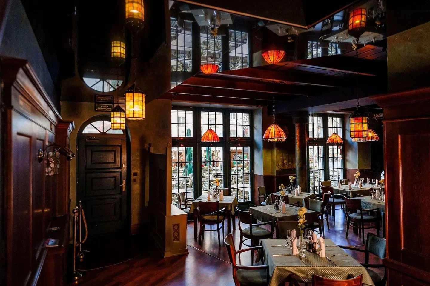 Holland House Residence Old Town Bar