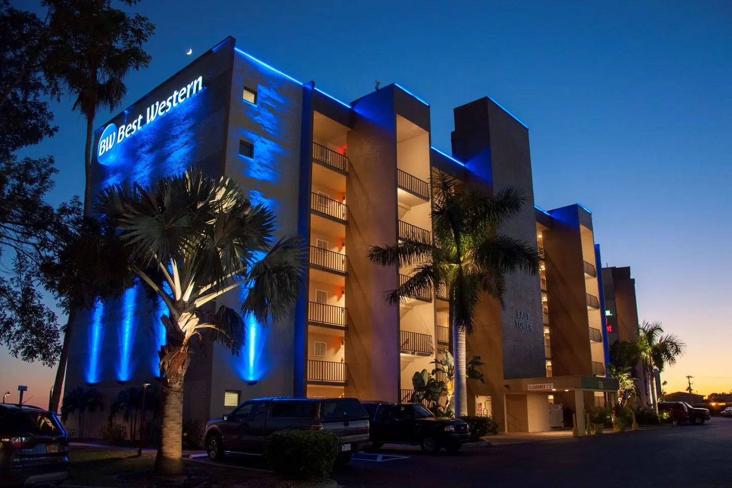 Best Western Fort Myers Waterfront EXTERIOR