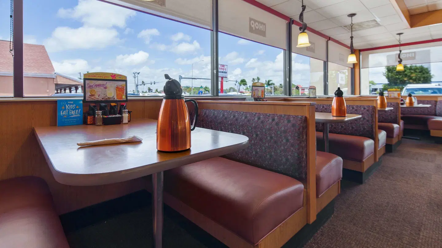 Best Western Fort Myers Waterfront Bar