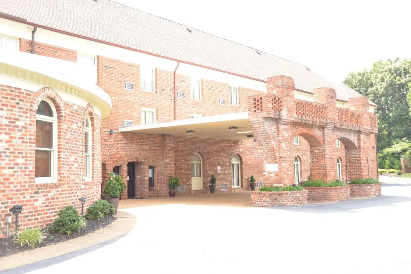 Best Western PLUS Governor's Inn Richmond EXTERIOR