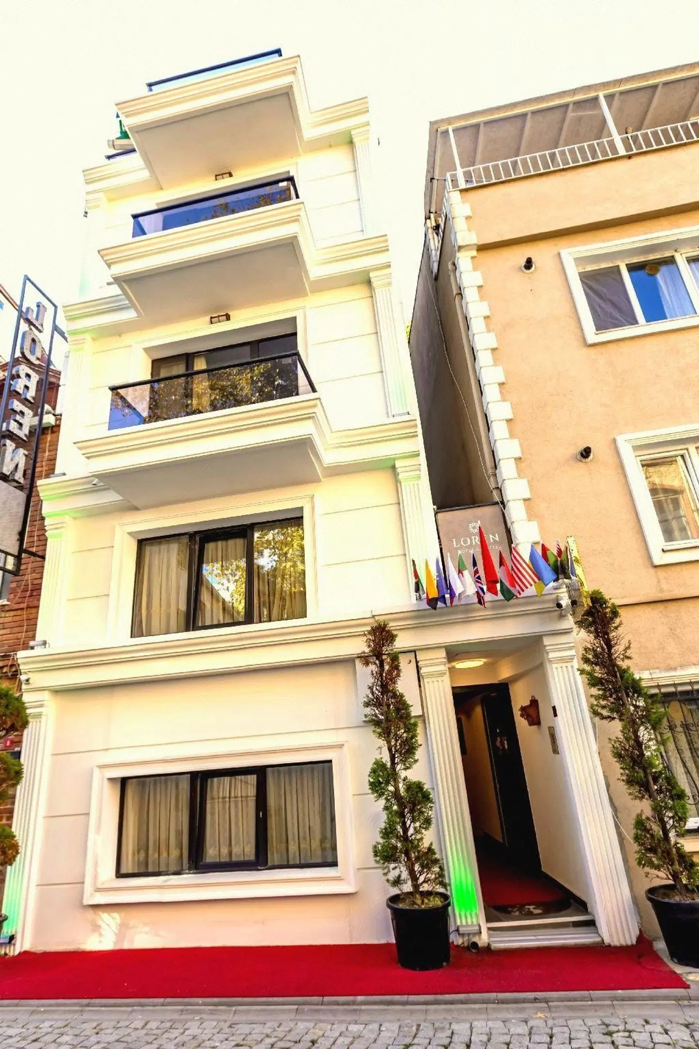 Loren Hotel&Suites EXTERIOR