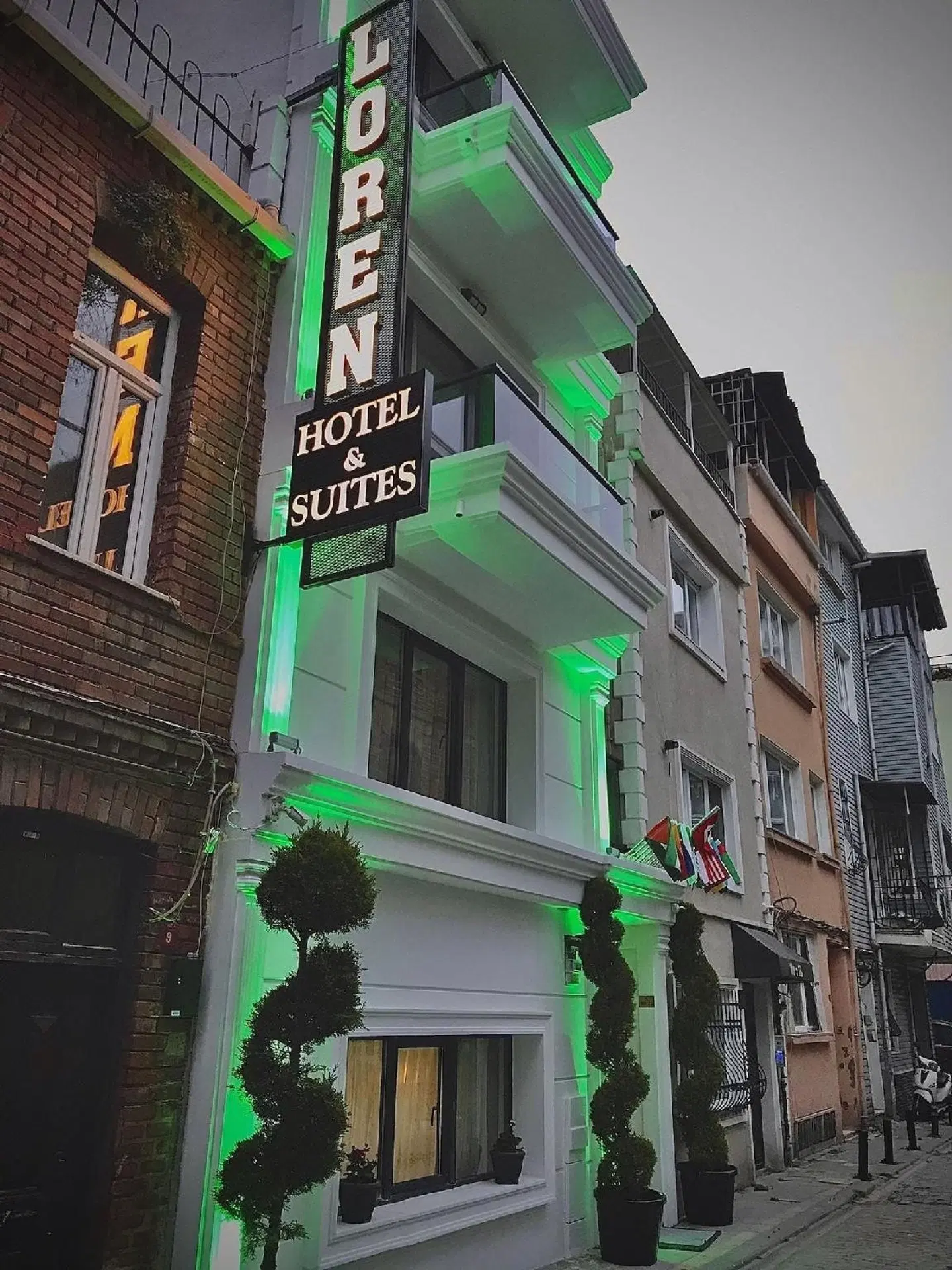 Loren Hotel&Suites EXTERIOR