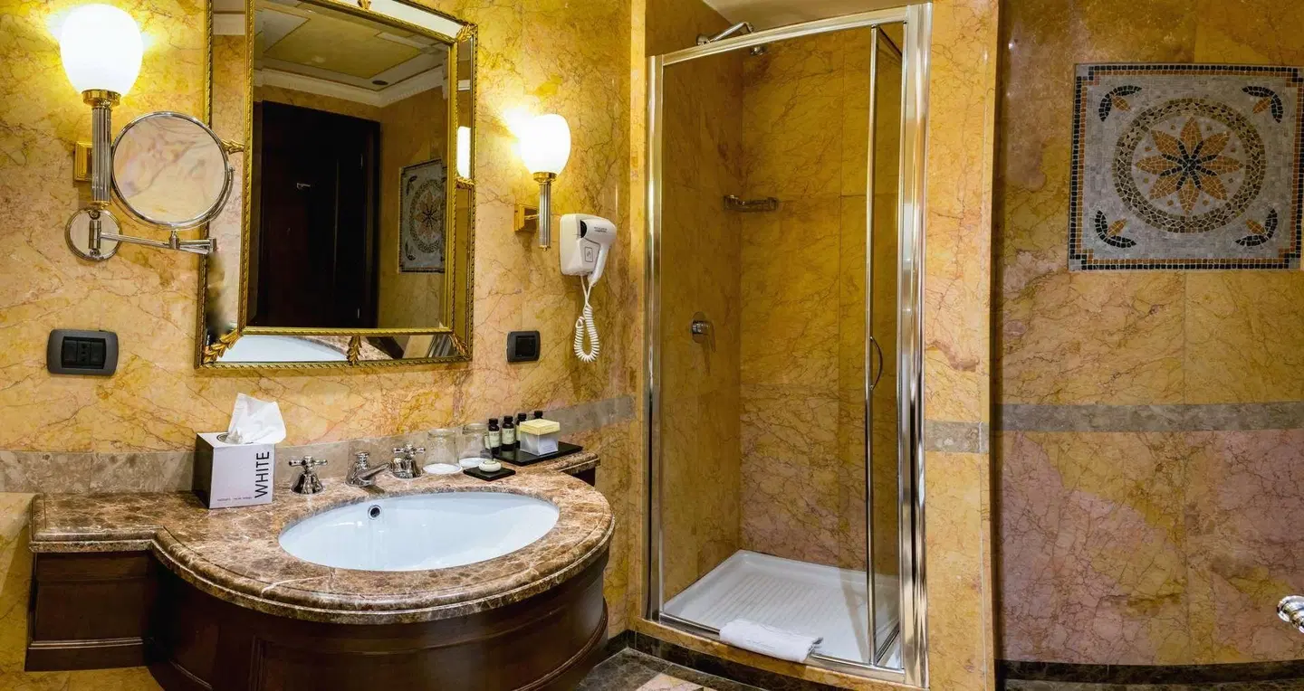 River Chateau Hotel Badezimmer