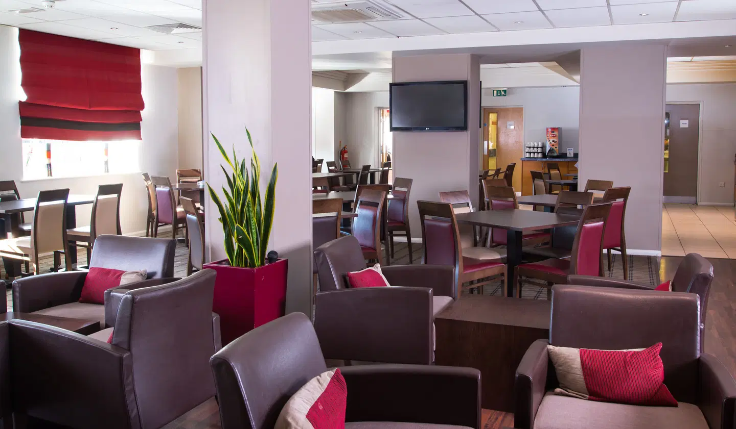 Holiday Inn Express London Chingford-Nth Circular by IHG LOUNGE_LOBBY