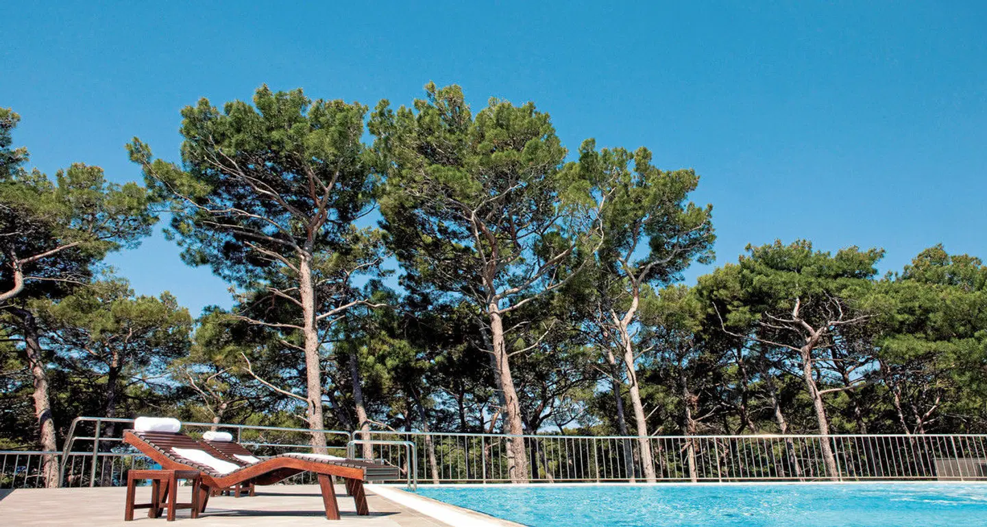 Aurora OUTDOOR_POOL