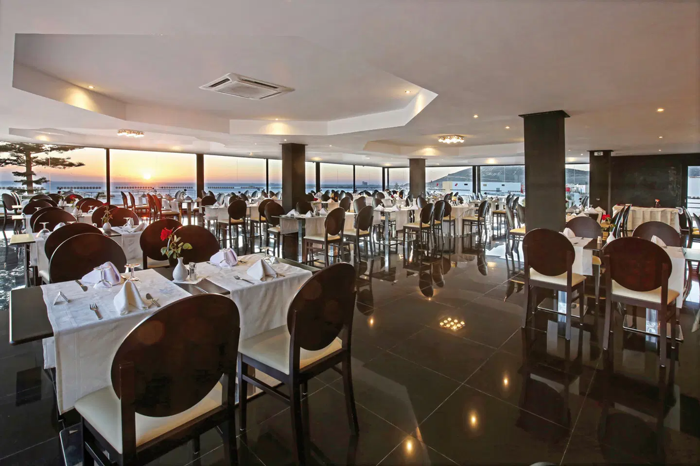 Anezi Tower Hotel & Apartments Restaurant