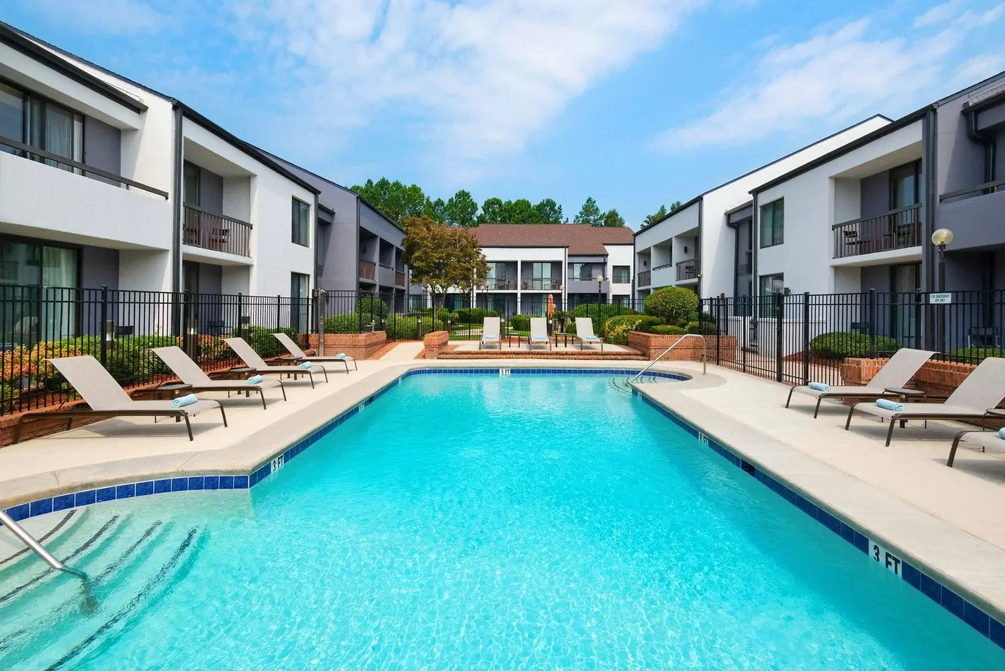 Courtyard by Marriott Augusta OUTDOOR_POOL