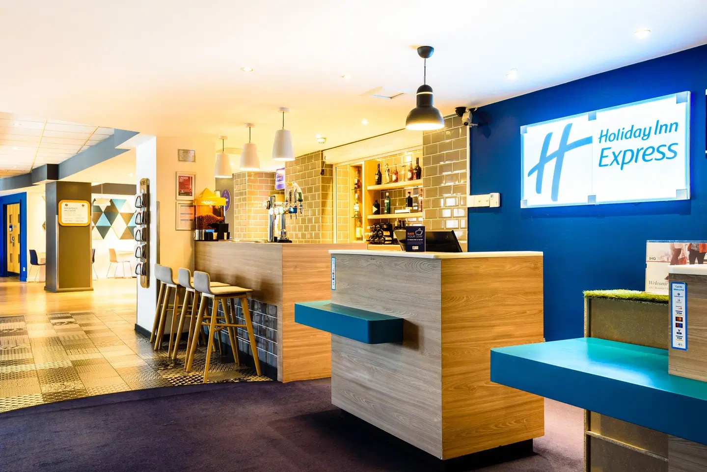 Holiday Inn Express Portsmouth - Gunwharf Quays Bar