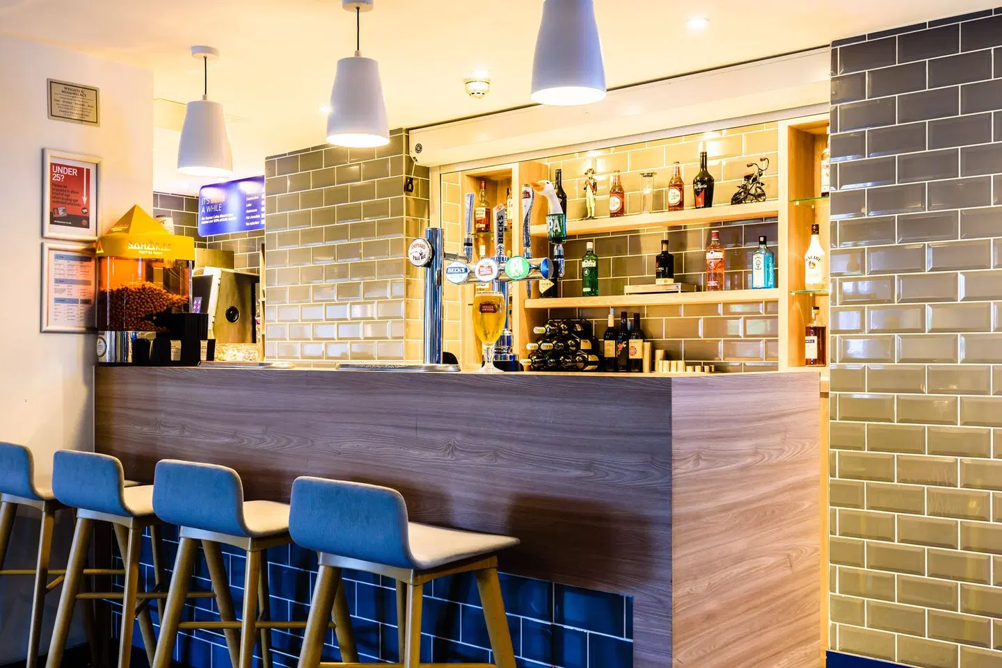 Holiday Inn Express Portsmouth - Gunwharf Quays Bar