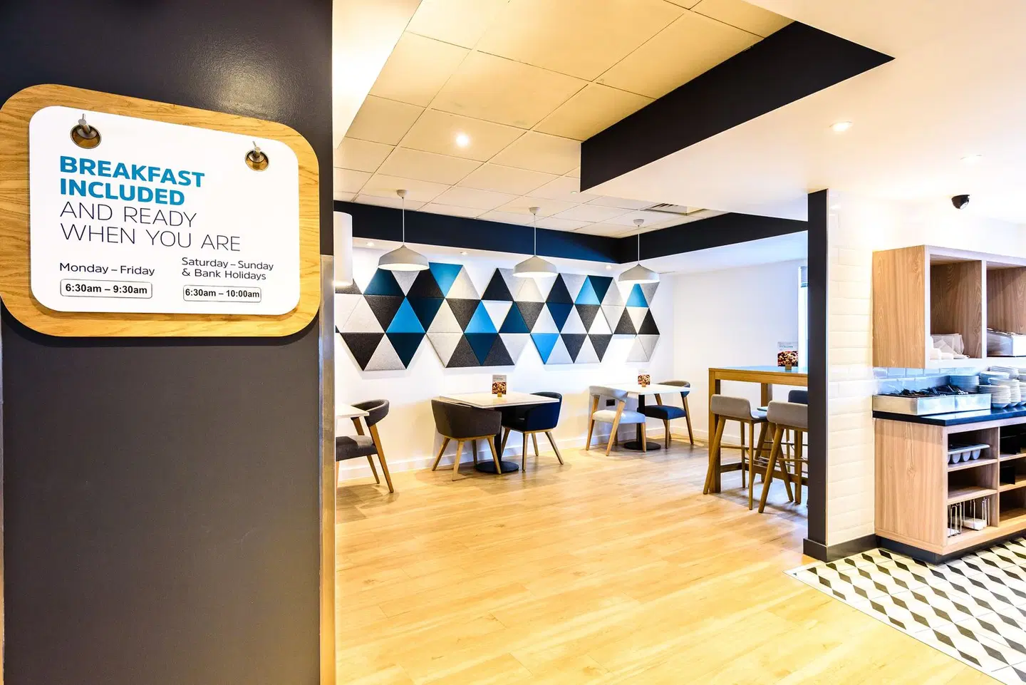 Holiday Inn Express Portsmouth - Gunwharf Quays LOUNGE_LOBBY