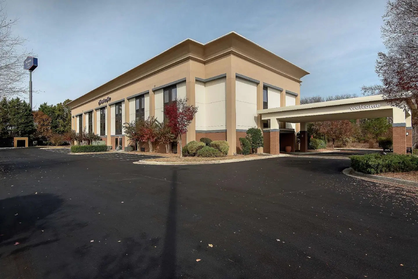 Hampton Inn Commerce EXTERIOR