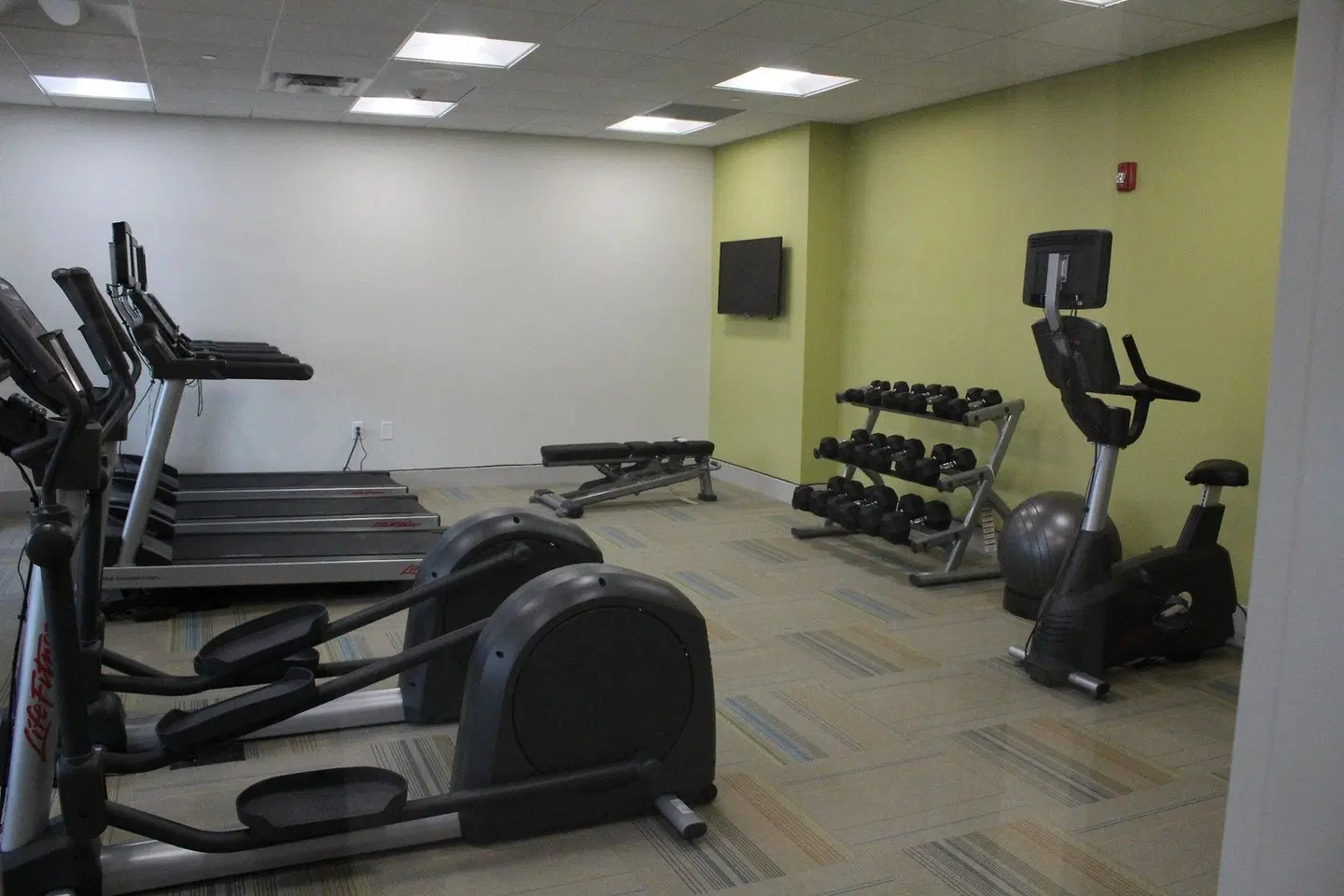 Holiday Inn Express & Suites Milledgeville by IHG SPORTS_AND_LEISURE