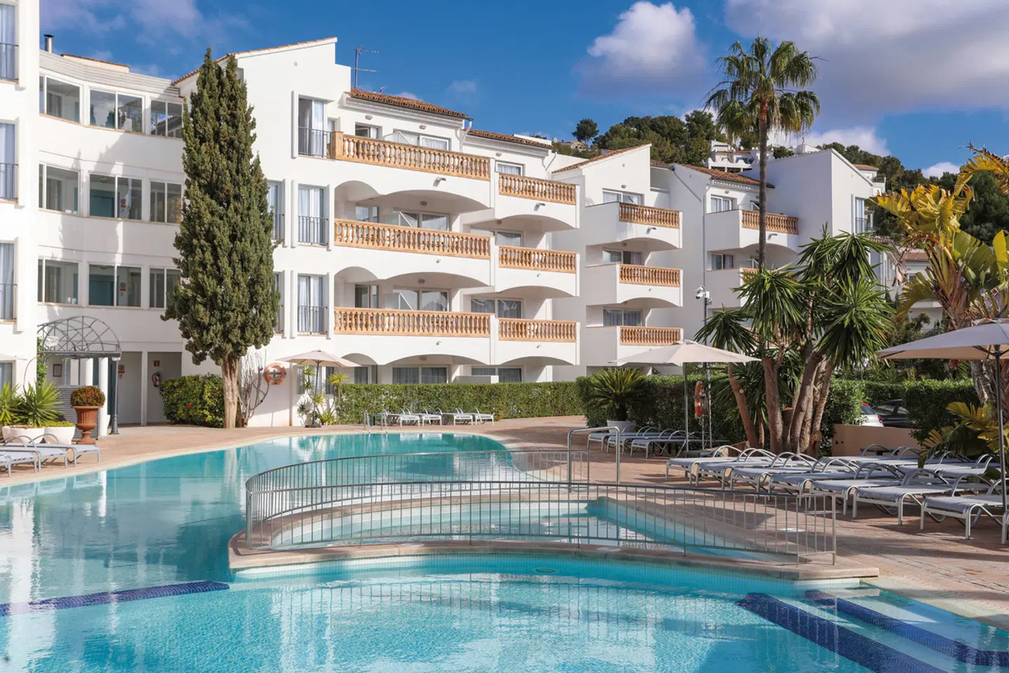 La Pérgola OUTDOOR_POOL