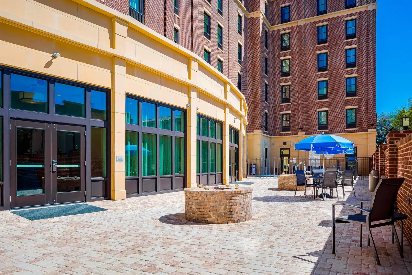 Fairfield by Marriott Inn & Suites Savannah Downtown/Historic District EXTERIOR