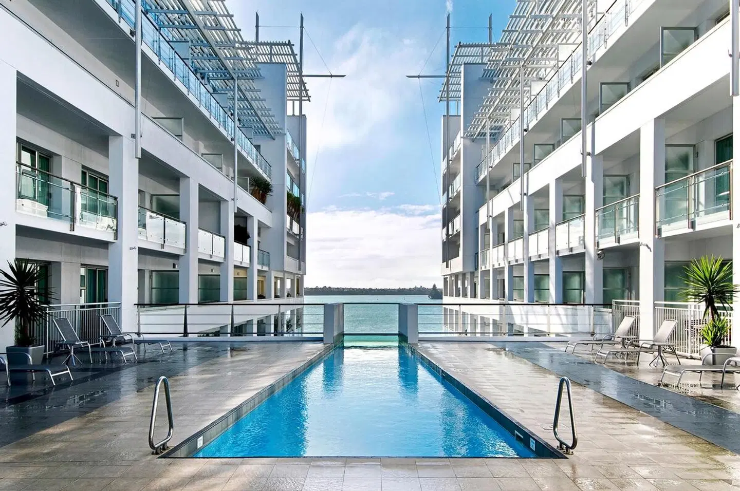 Hilton Auckland OUTDOOR_POOL