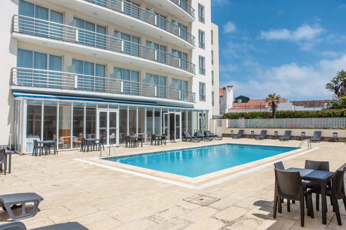 MS Vila Nova Hotel OUTDOOR_POOL