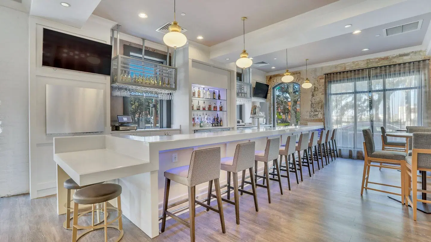 Staybridge Suites Savannah Historic District by IHG Bar