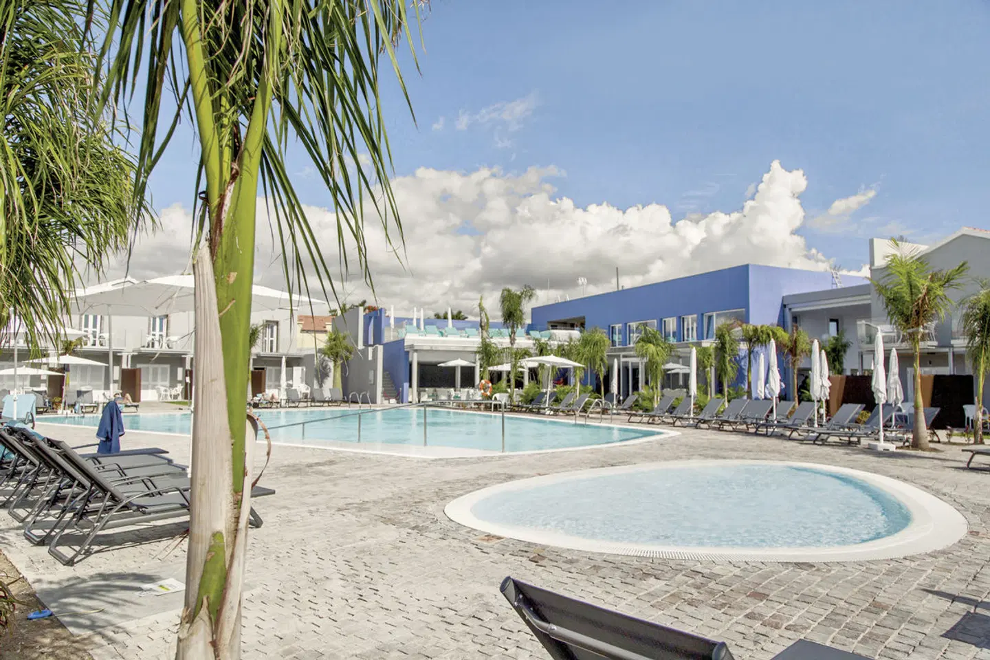 LIVVO Los Calderones OUTDOOR_POOL