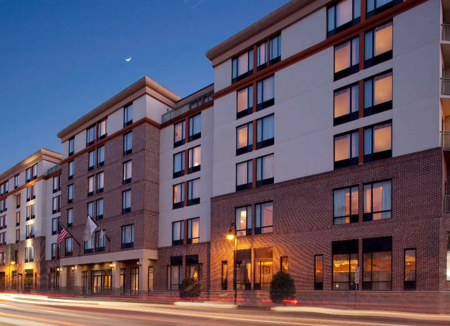 DoubleTree by Hilton Hotel Savannah Historic District EXTERIOR