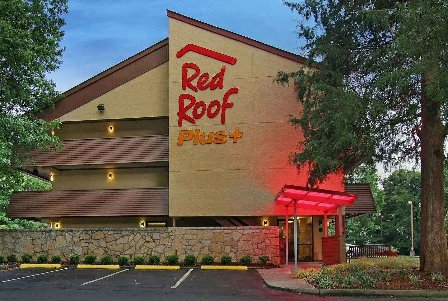 Red Roof Inn Plus Atlanta - Buckhead EXTERIOR