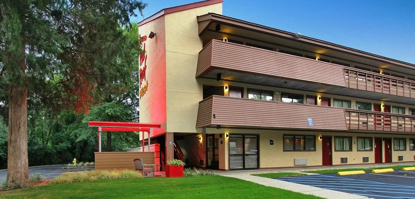 Red Roof Inn Plus Atlanta - Buckhead EXTERIOR