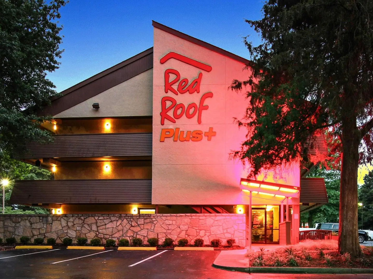 Red Roof Inn Plus Atlanta - Buckhead EXTERIOR