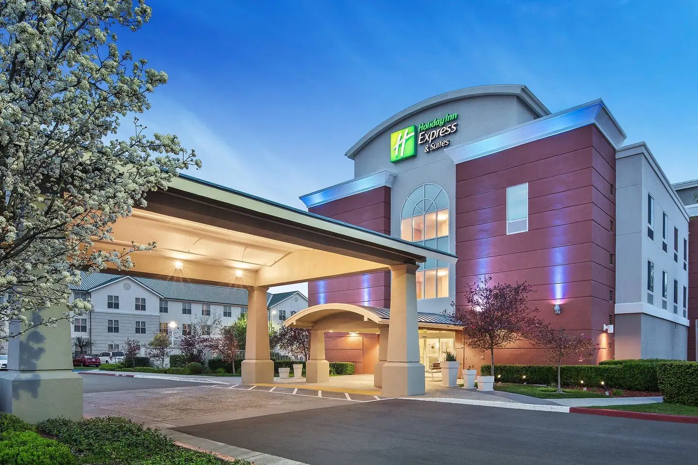 Holiday Inn Express & Suites Sacramento Airport Natomas by IHG EXTERIOR
