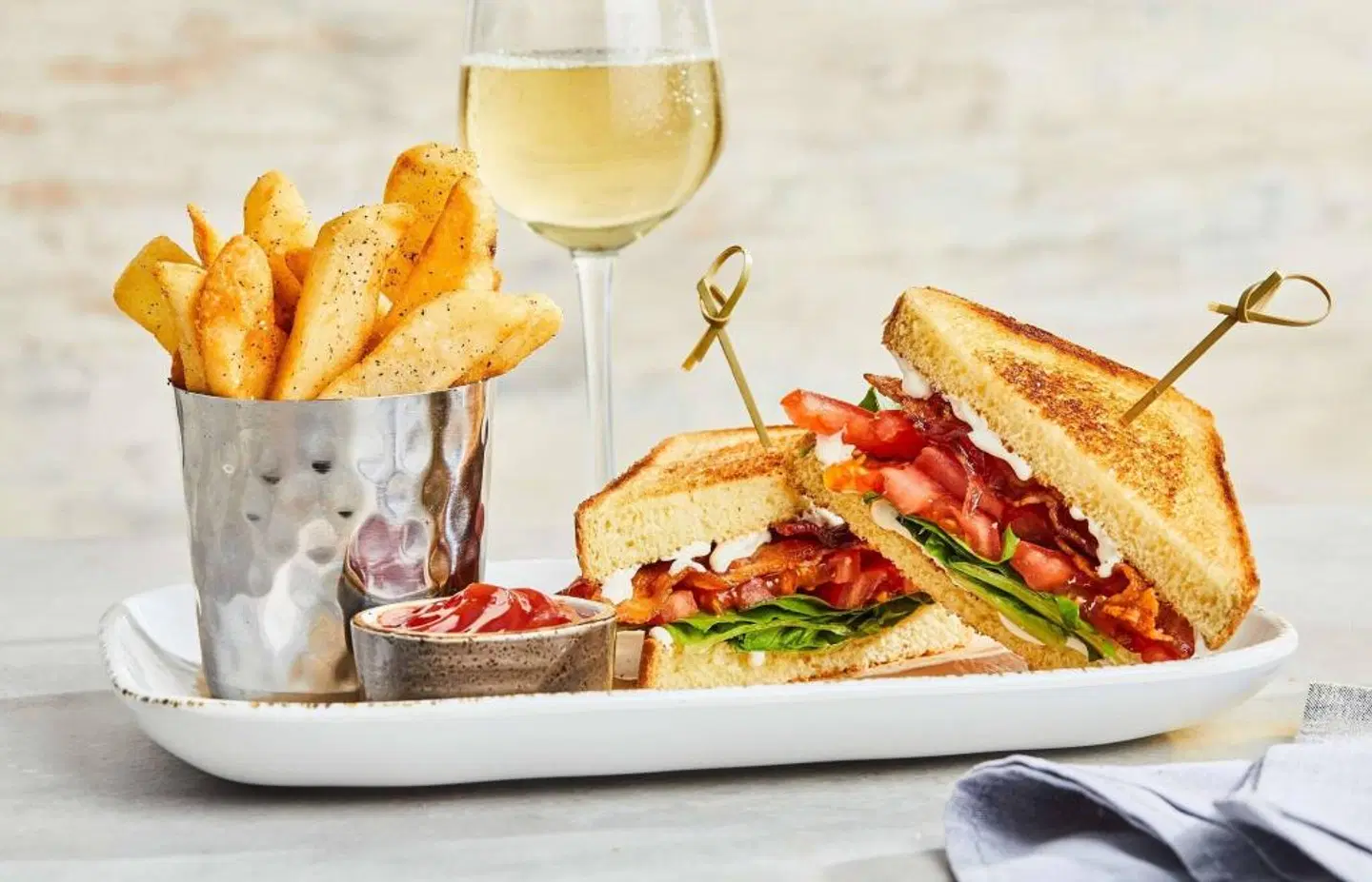Courtyard by Marriott Atlanta Northlake Restaurant
