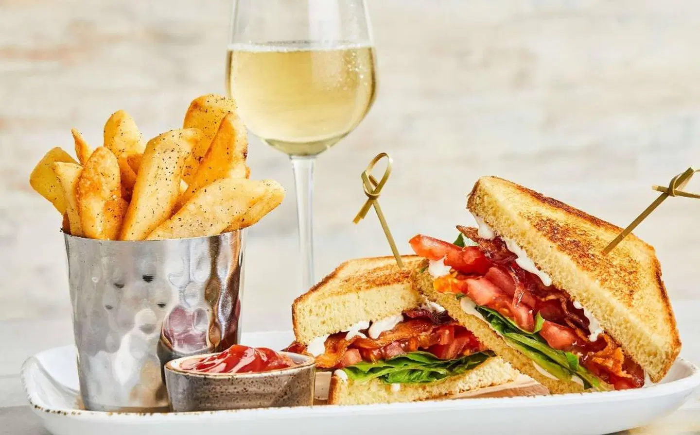 Courtyard by Marriott Atlanta Northlake Restaurant