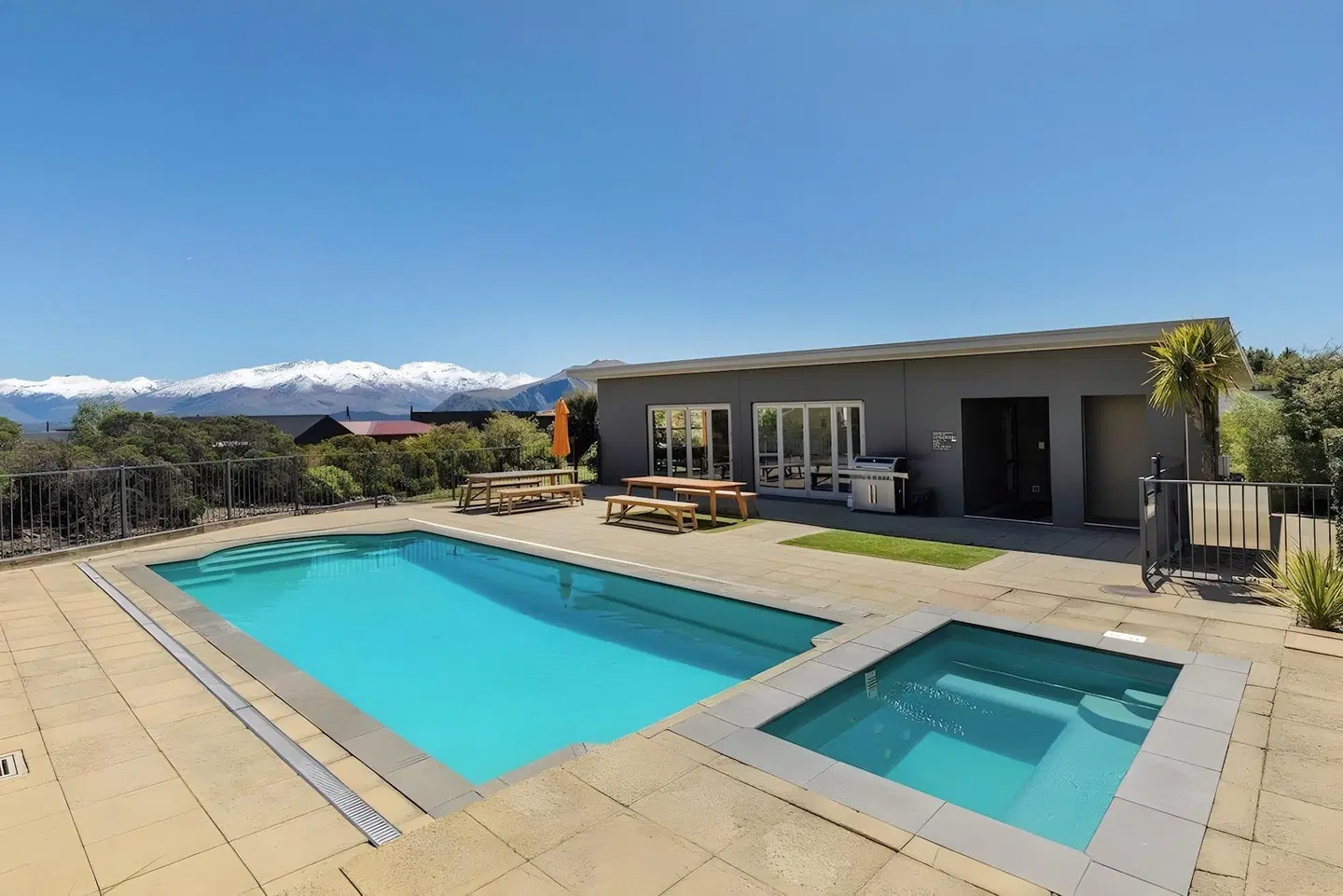 Distinction Wanaka Alpine Resort OUTDOOR_POOL