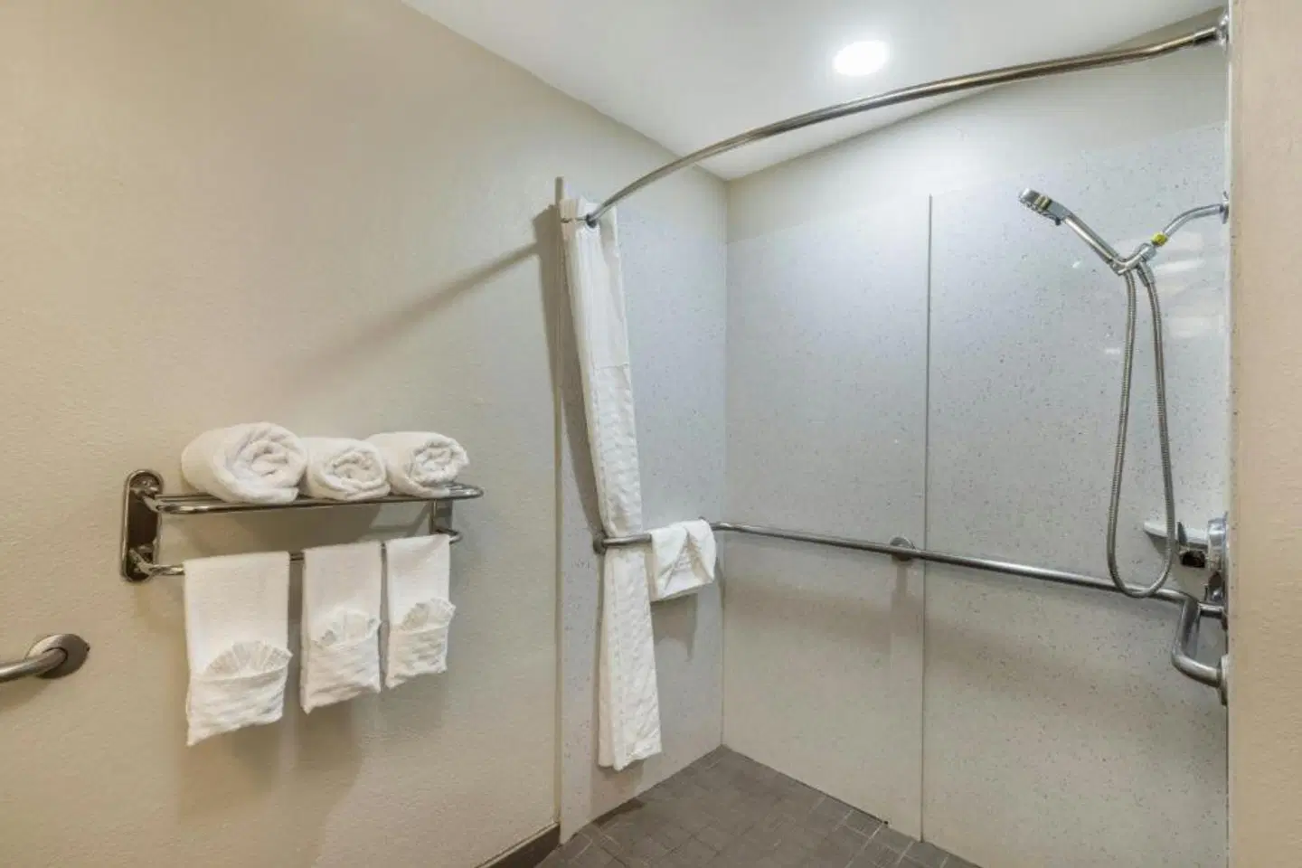 City Express by Marriott Duluth Badezimmer