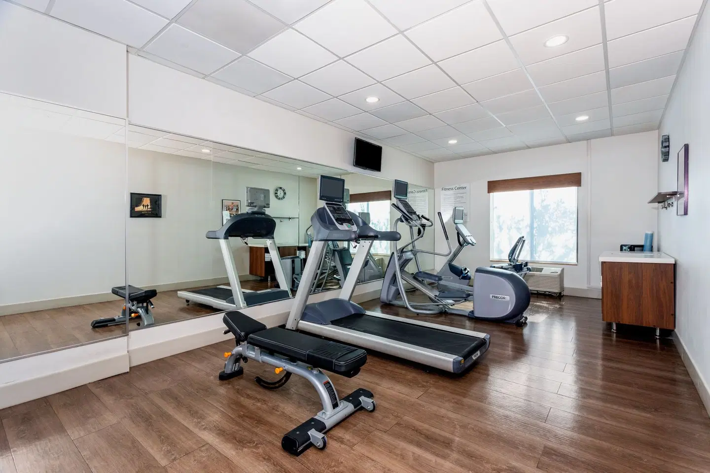 Holiday Inn Express & Suites Orlando - International Drive by IHG SPORTS_AND_LEISURE
