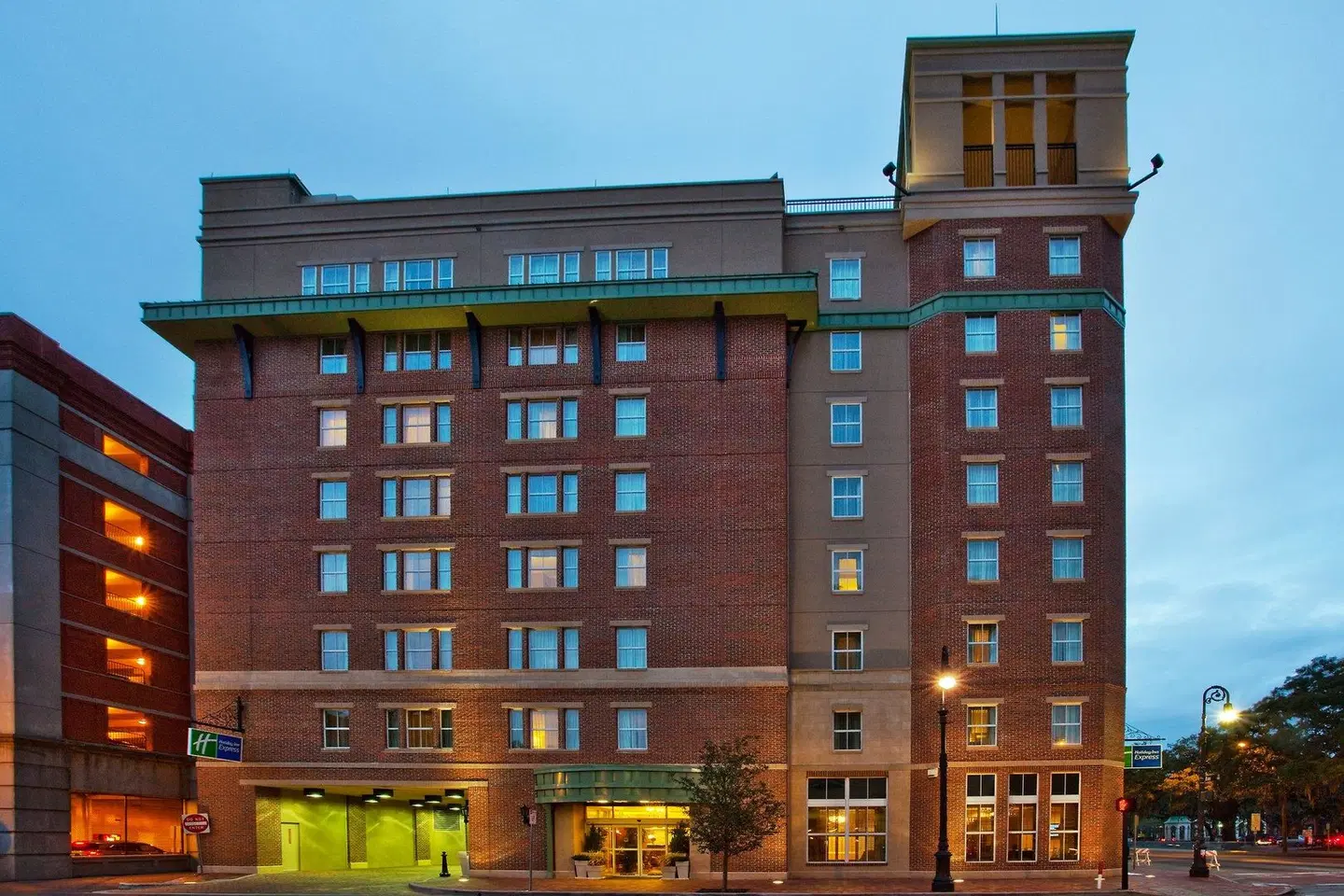 Holiday Inn Express Savannah-Historic District by IHG EXTERIOR